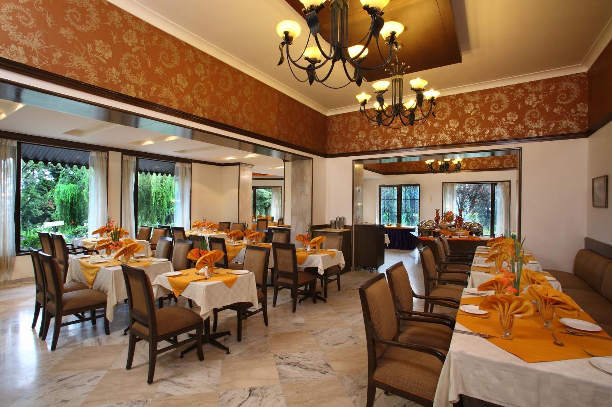 Shervani Hilltop Resort Nainital Eksteriør bilde