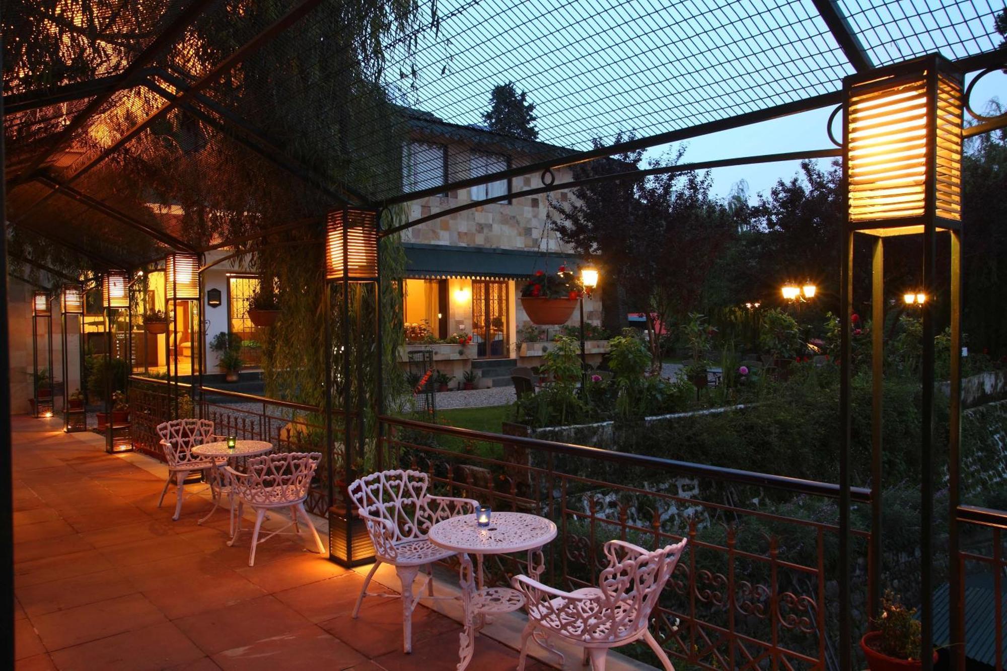 Shervani Hilltop Resort Nainital Eksteriør bilde